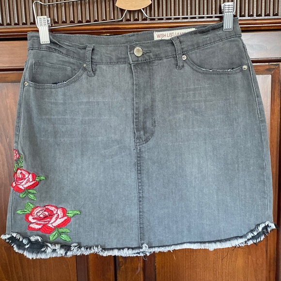 WishList jeans black washed denim rose embroidery ripped raw hem fringe Large - Picture 1 of 16